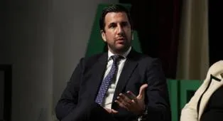 Enrique Riquelme Akan Menantang Florentino Perez