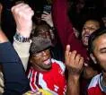 Ian Wright Rayakan Kemenangan Arsenal di Stadion Emirates