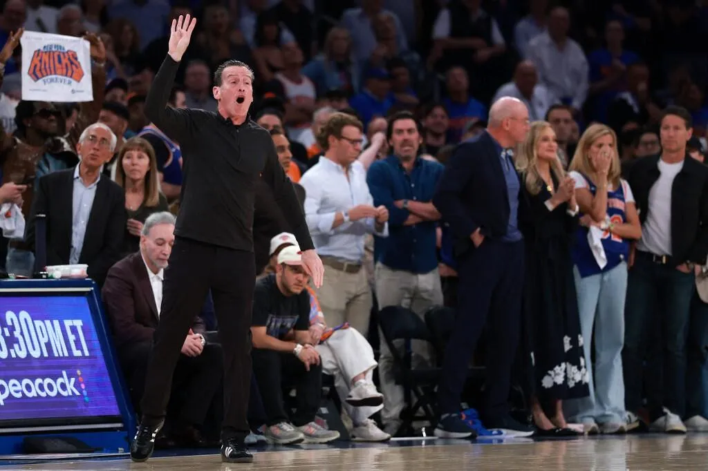 Kenny Atkinson Dikritik Atas Keputusan Timeout Kontroversial - sumber: (mainbasket)