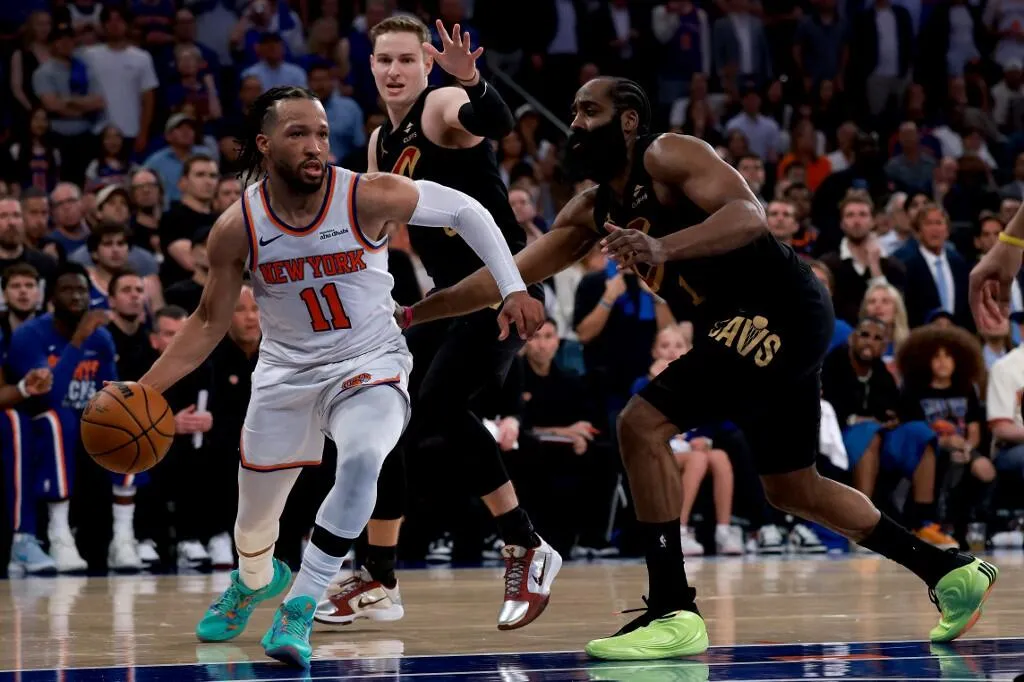 Knicks Menang Dramatis, Mike Brown Ungkap Strategi Jitu - sumber: (mainbasket)