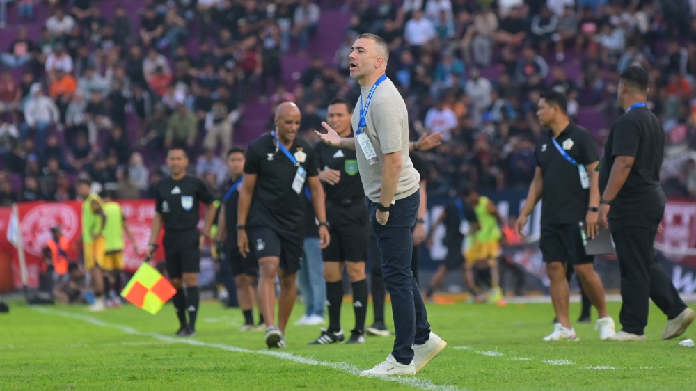 Marcos Reina Tingkatkan Pemahaman Sepak Bola Indonesia Bersama Persik