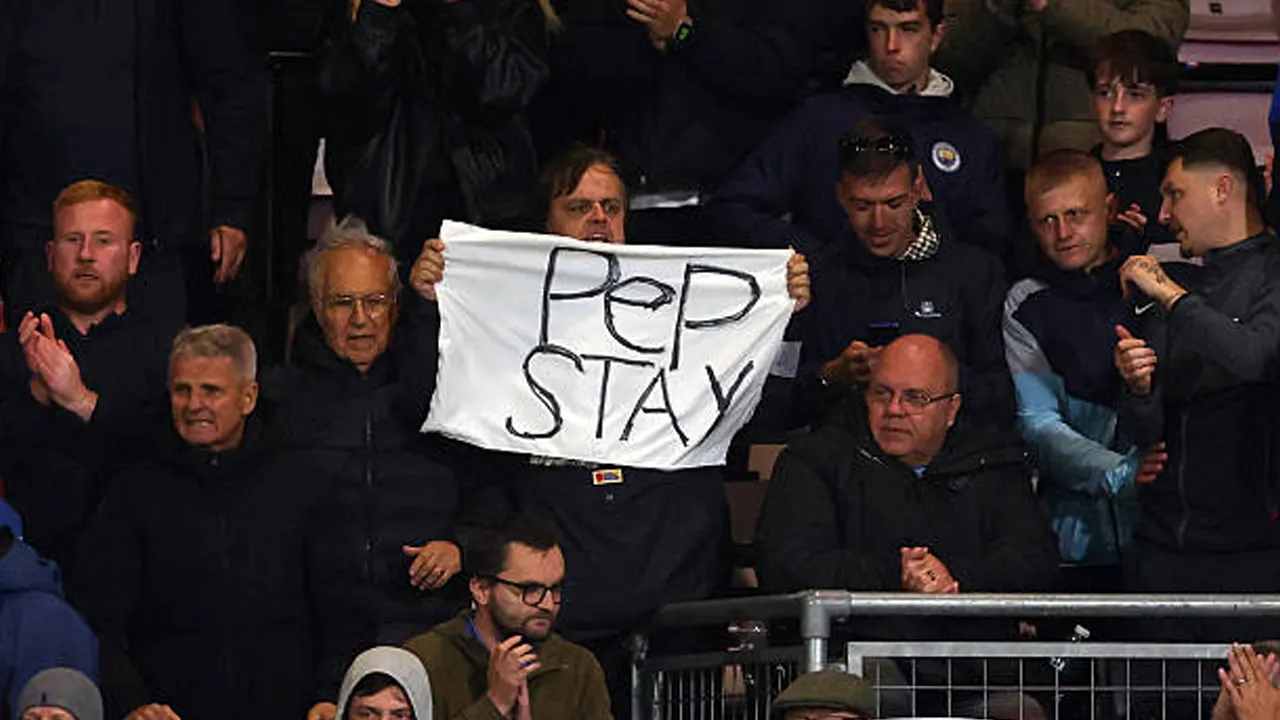 Masa Depan Pep Guardiola Memanas, Fans Manchester City Serukan 'Pep Stay'