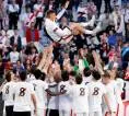 Pemain Rayo Vallecano Traktir Bir Usai Penghormatan Trejo