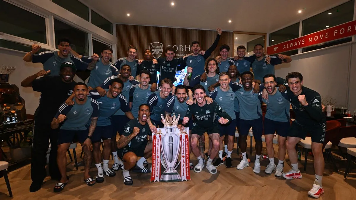 Perayaan Juara Arsenal Dimeriahkan Aksi Lucu Andrea Berta