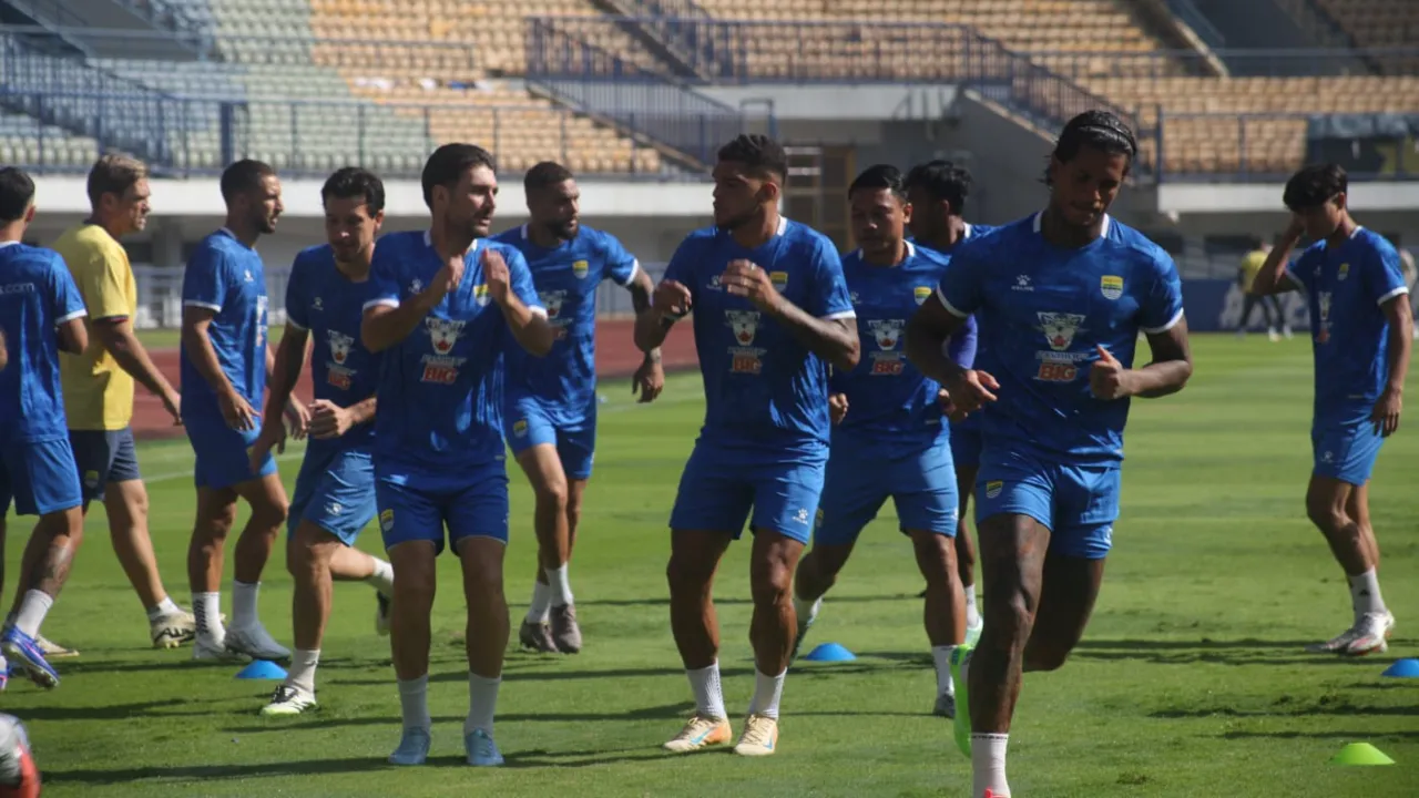 Pemain Persib ketika berlatih