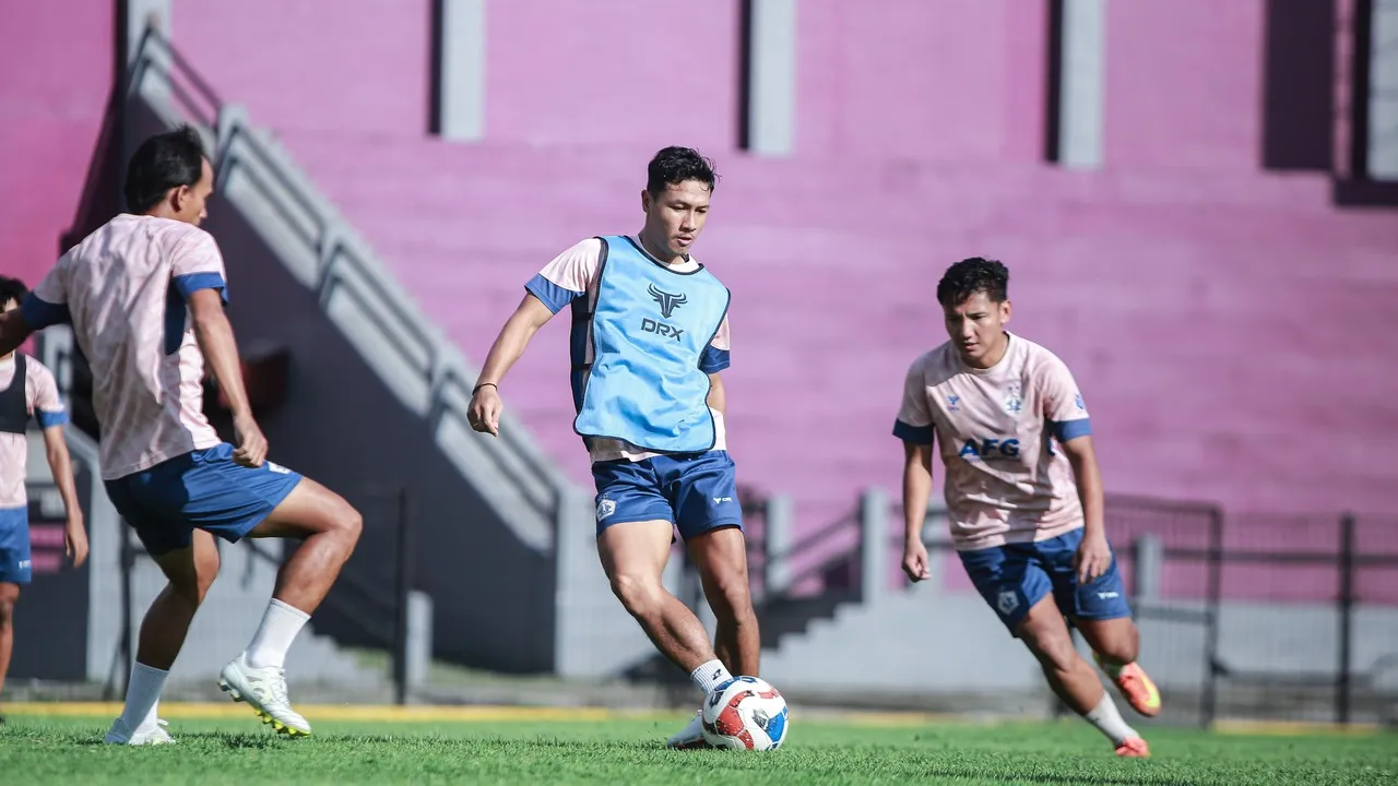 Latihan Persik Kediri jelang menantang Persebaya Surabaya