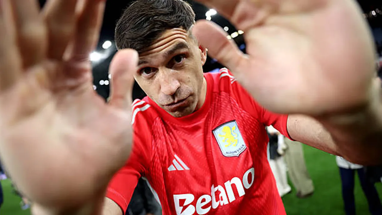 Sempat Ingin Pindah, Emi Martinez Tegaskan Cintanya untuk Aston Villa
