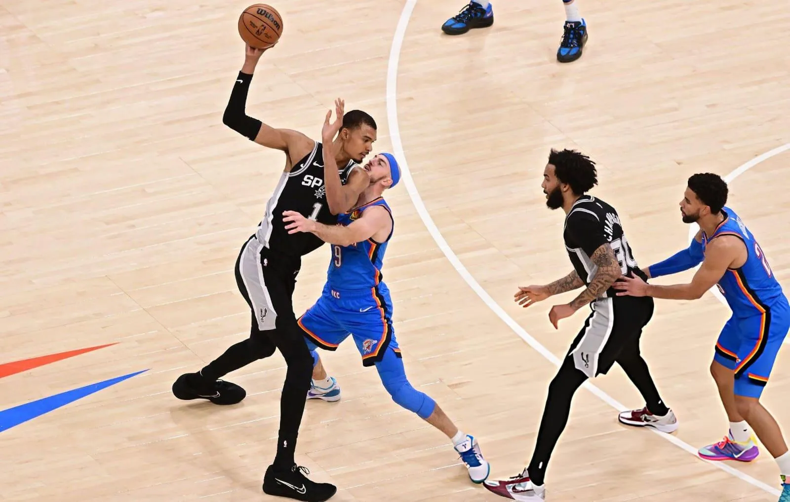 Spurs Kalahkan Thunder, Akhiri Rekor Sapu Bersih Playoff - sumber: (mainbasket)