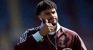 Tyrone Mings Nilai Unai Emery Berhasil Seimbangkan Dua Kompetisi Penting
