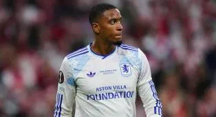 Ezri Konsa Persembahkan Gelar Liga Europa Aston Villa untuk Para Fans