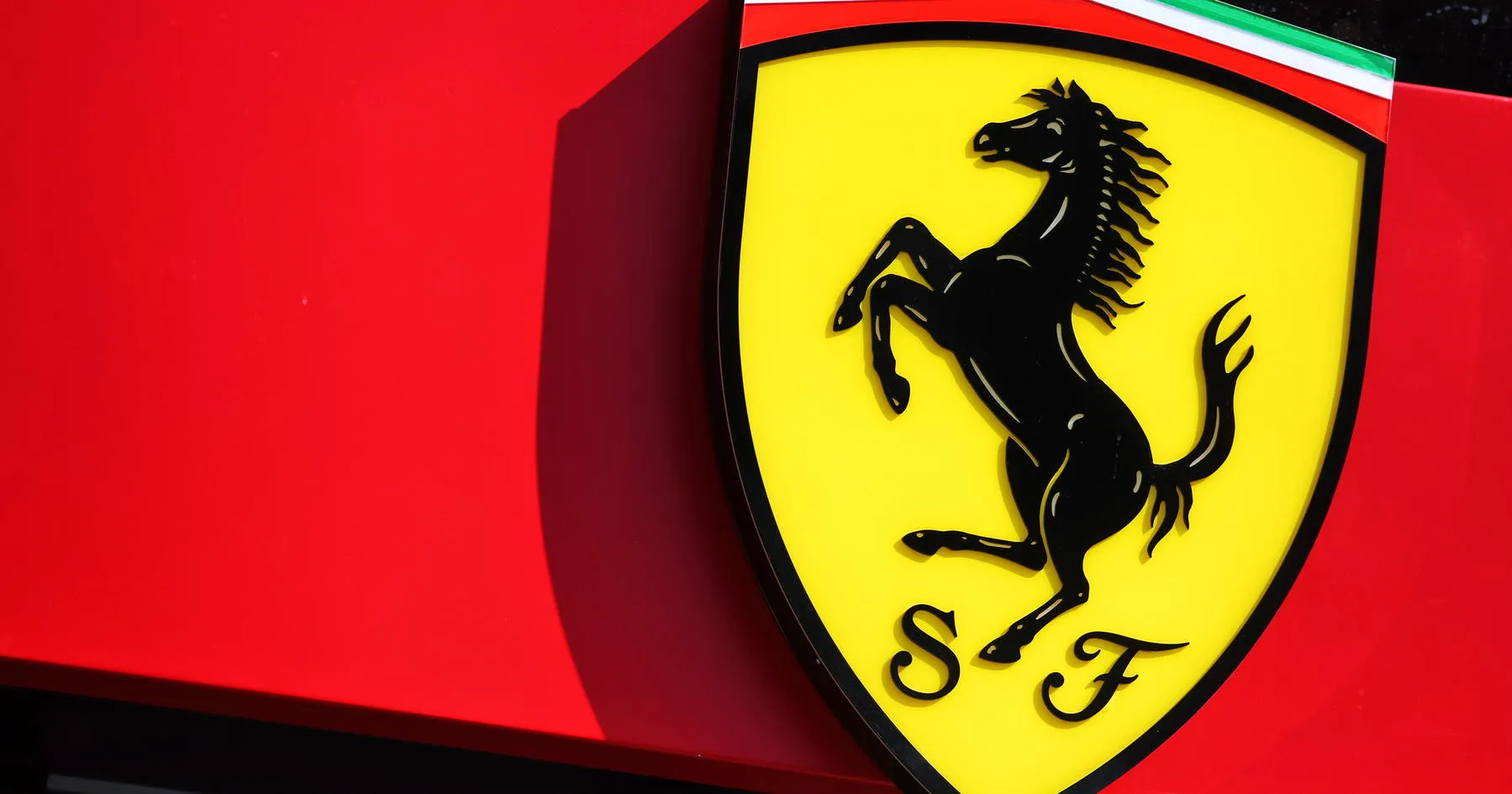 Ferrari Bertahan di Debut F1 Setelah Absen di Balapan Awal - sumber: (racingnews365)