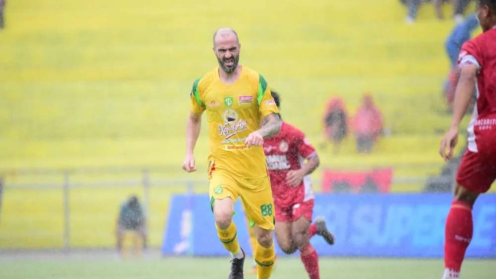 Kondisi Pemain Jadi Tantangan Tavares Sebelum Derbi Jatim Melawan Persik Kediri - sumber: (ileagueid)