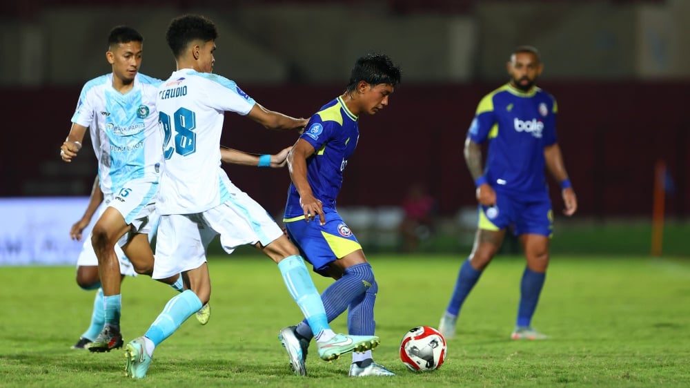 Marcos Santos Ungkap Transformasi Pertahanan Arema FC Sebelum Laga Kontra PSIM