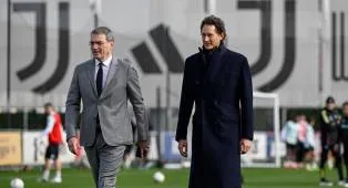 Nasibnya Dipertaruhkan, Damien Comolli Tunda Banyak Rapat Internal Juventus