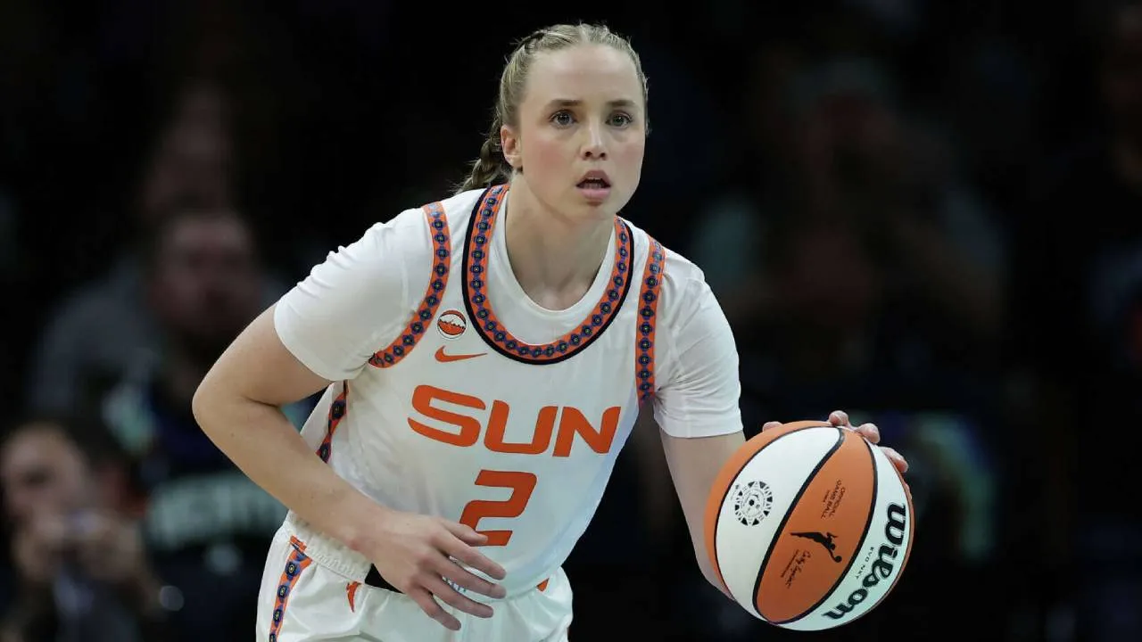 Guard Connecticut Sun Hailey Van Lith akan menjadi sorotan menjelang laga ini karena akan bermain dekat kampung halamannya. (Foto: AP)