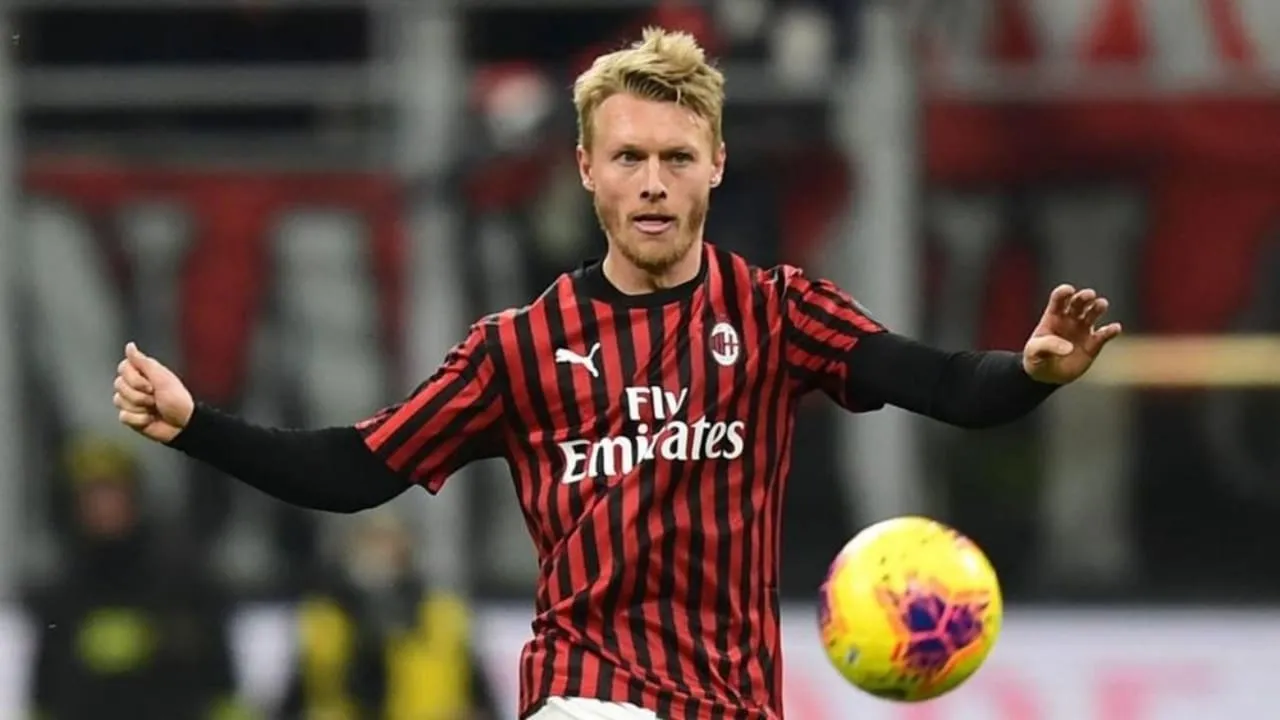 Simon Kjaer: Paolo Maldini Manusia Terbaik, Ibrahimovic Hewan Buas