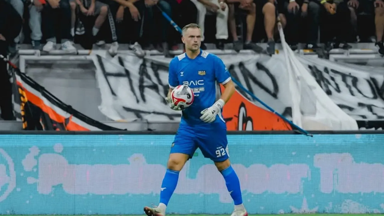 Kiper andalan Dewa United FC, Sonny Stevens