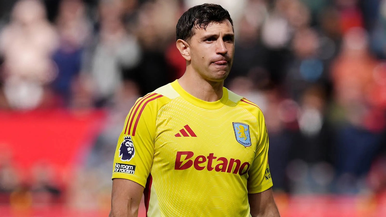 Emi Martinez Tanggapi Isu Kepindahan ke Manchester United - sumber: (givemesport)