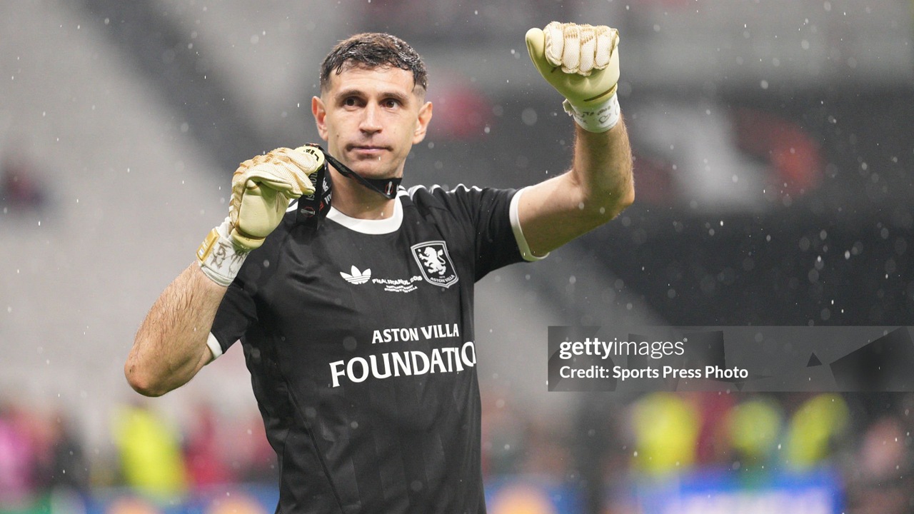 Emiliano Martinez Nekat Main Meski Jarinya Patah