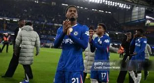 Jorrel Hato Bidik Tiket Eropa di Markas Sunderland