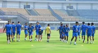 Klok dan Kurzawa Absen, Bojan Tegaskan Persib Siap Tempur