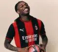 Laga Hidup-Mati Lawan Cagliari, AC Milan Pakai Jersey Kandang Baru