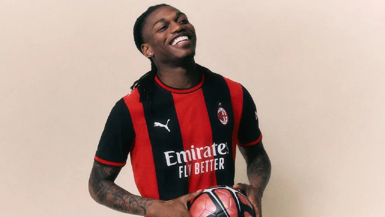 Laga Hidup-Mati Lawan Cagliari, AC Milan Pakai Jersey Kandang Baru