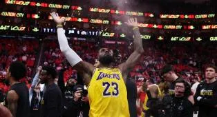 LeBron James Masih Pertimbangkan Masa Depannya