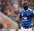 Leeds Coba Tikung Dua Klub Inggris untuk Transfer Lutsharel Geertruida