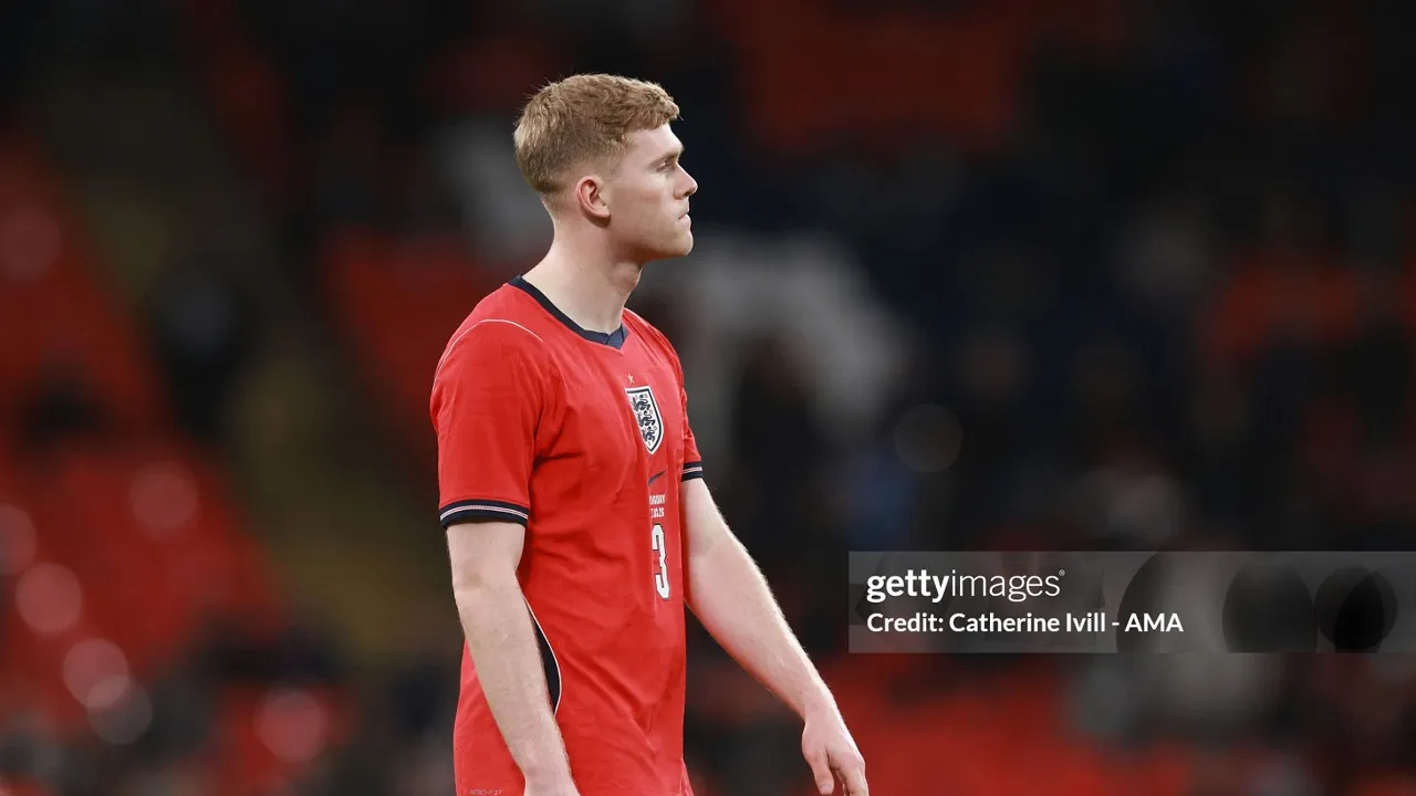 Lewis Hall kalah bersaing dengan Djed Spence di timnas Inggris