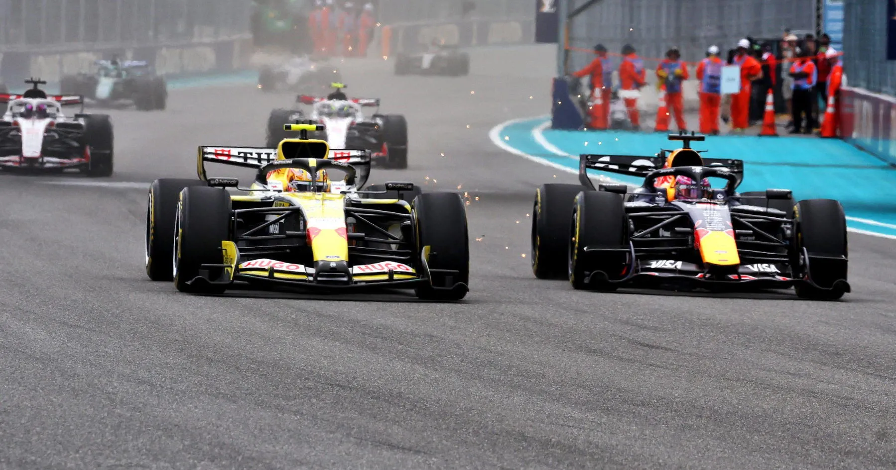 Liam Lawson Tanggapi Zak Brown soal Kesalahan Verstappen - sumber: (racingnews365)