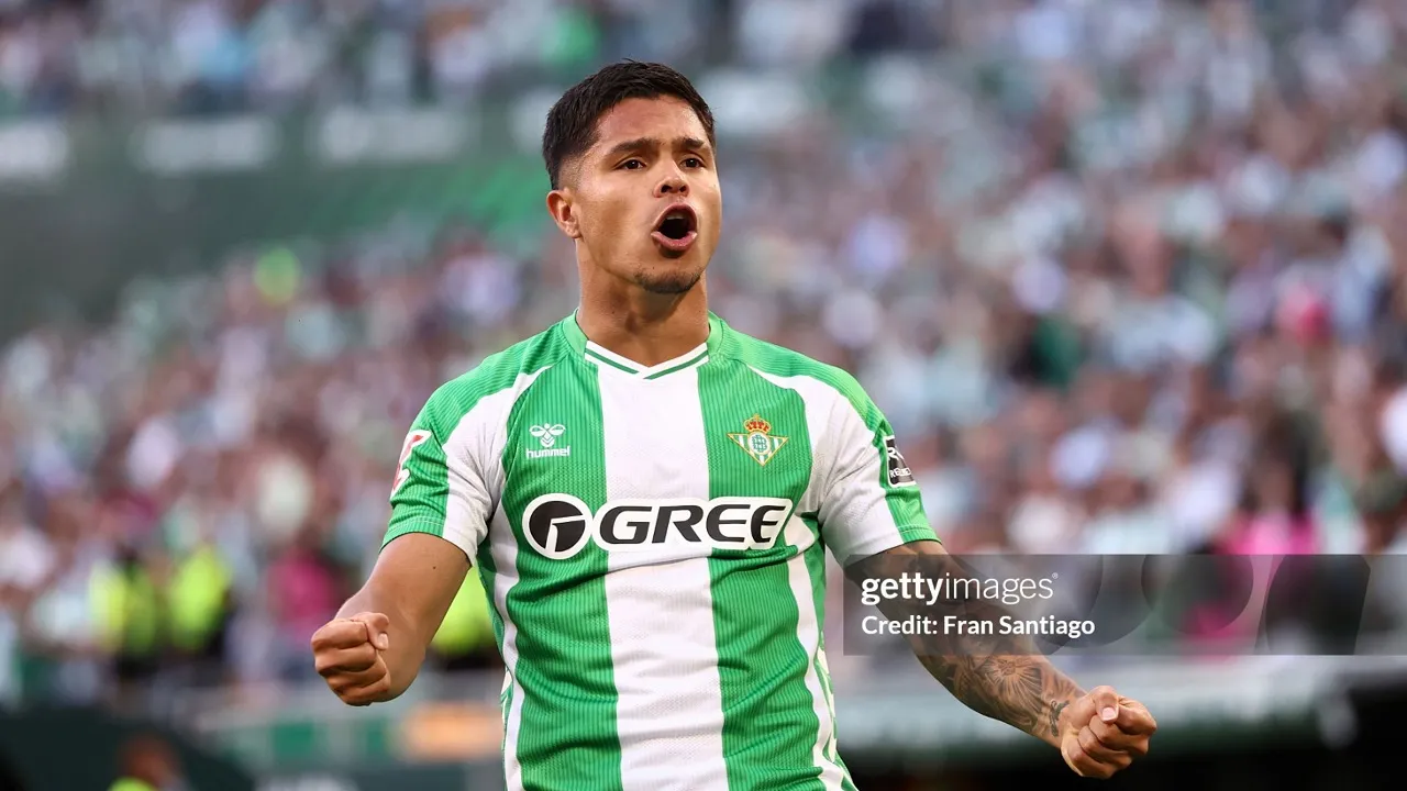 Ez Abde dan Cucho Hernandez diburu Newcastle United