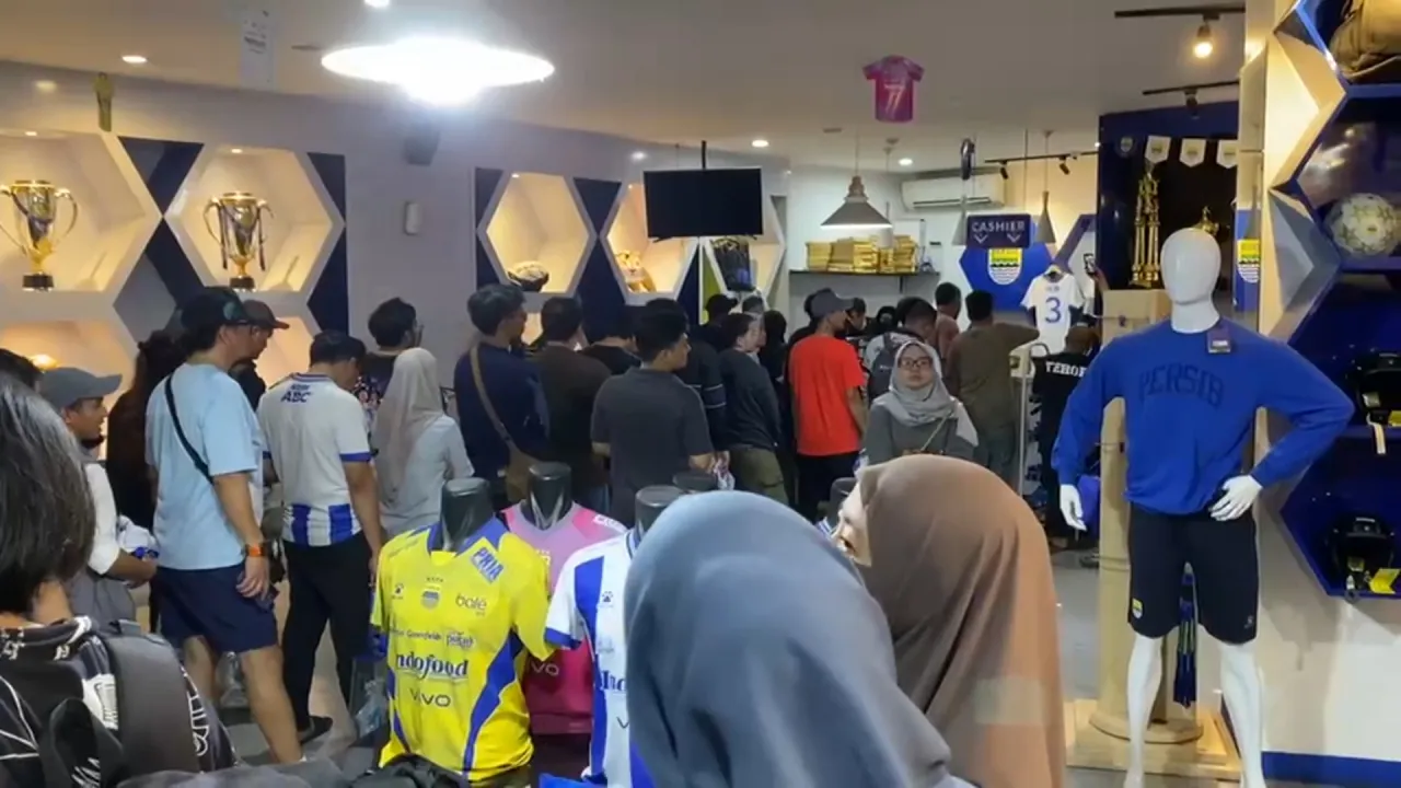 Penjualan Merchandise Persib Melonjak Drastis Jelang Juara
