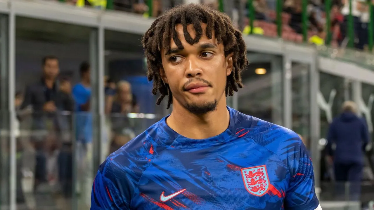 Trent Alexander-Arnold menjadi salah satu nama besar yang tidak dibawa oleh Thomas Tuchel ke skuat Timnas Inggris untuk Piala Dunia 2026 / via Getty Images