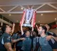 Arsenal Ganti Seragam Sebelum Angkat Trofi Liga Inggris