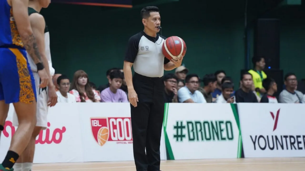 Budi Marfan jadi wasit terbaik di IBL 2026.