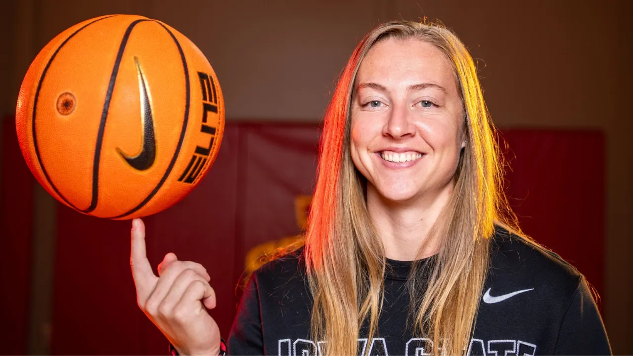 Emily Ryan sebelumnya menjalani peran sebagai graduate assistant sepanjang musim 2025-26 setelah menuntaskan karier bermain yang gemilang bersama Iowa State. (Foto: AP)