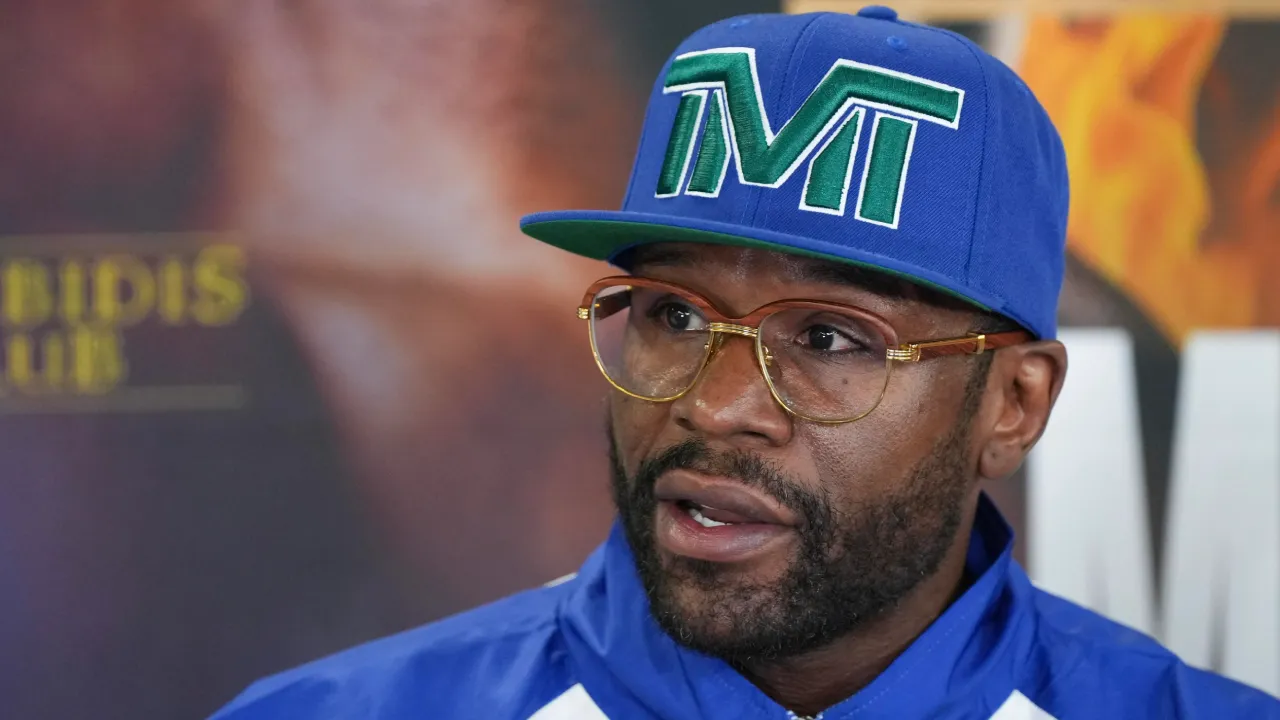 Kasus hukum ini menambah daftar persoalan finansial yang tengah dihadapi Floyd Mayweather. (Foto: Fight TV)