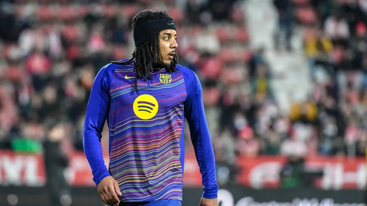Hansi Flick Jelaskan Alasan Tak Bawa Kounde Lawan Valencia