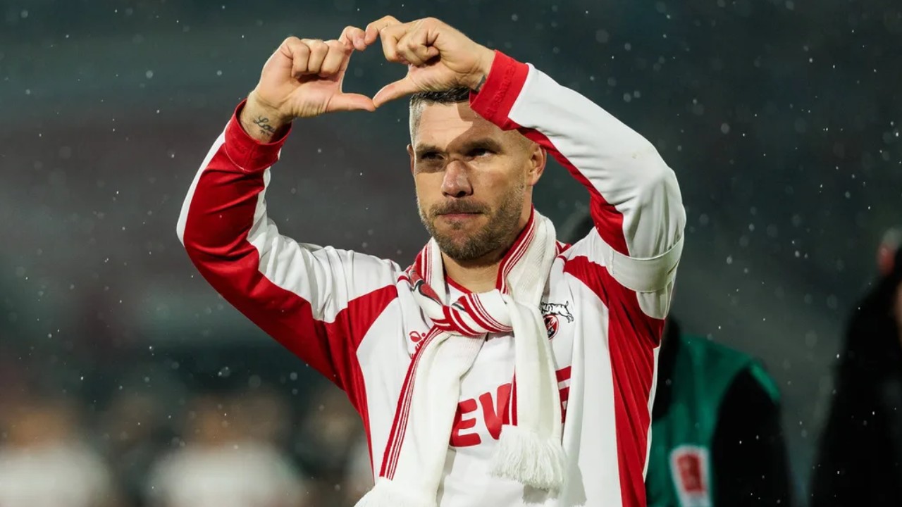 Lukas Podolski Resmi Umumkan Pensiun sebagai Pemain Sepakbola