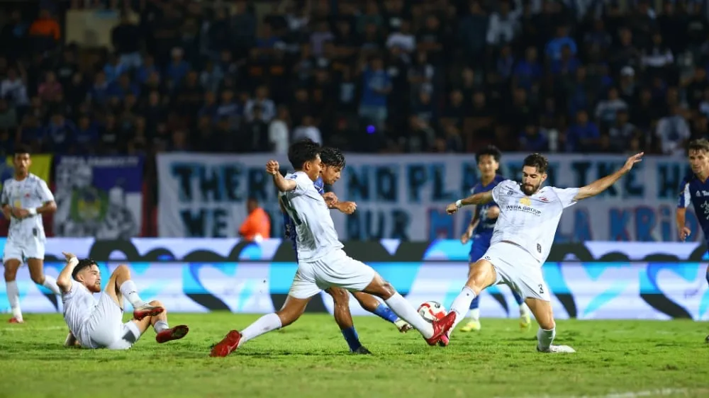 Madura United Bidik Kemenangan Demi Amankan Posisi Liga - sumber: (ileagueid)