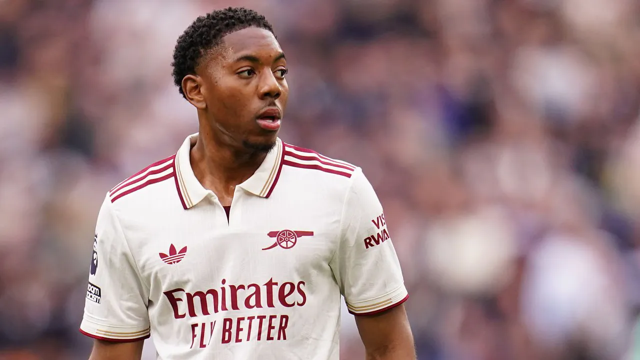 MU Diklaim Masih Punya Peluang Rekrut Myles Lewis-Skelly