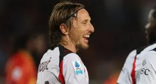 Nyaman Pakai Masker, Luka Modric Siap Tempur Lawan Cagliari