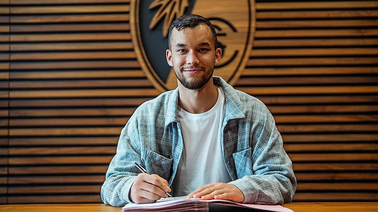 SC Freiburg Resmi Boyong Mio Backhaus dari Werder Bremen
