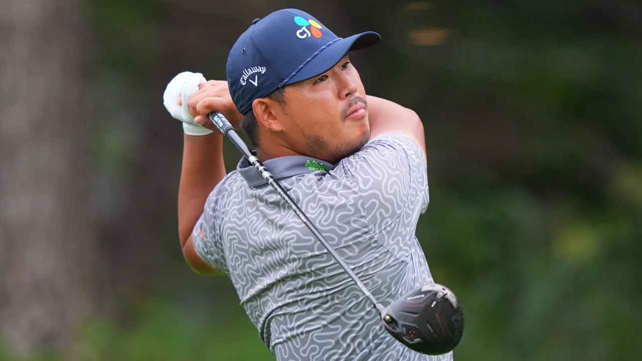 Si Woo Kim mencatat skor 11-under 60 dan memimpin klasemen sementara dengan total 18-under 124 setelah dua putaran. (Foto: Golf Digest)