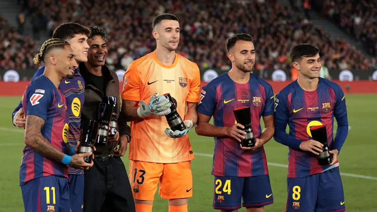 Barcelona Dikalahkan Valencia, Joan Garcia Tetap Raih Trofi Zamora