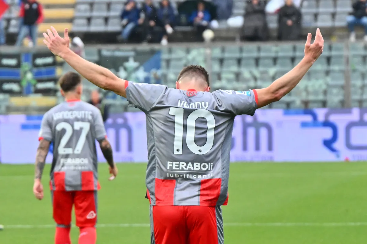 Cremonese Berupaya Pertahankan Vardy, Sang Spesialis Aksi Ajaib - sumber: (footballitalia)