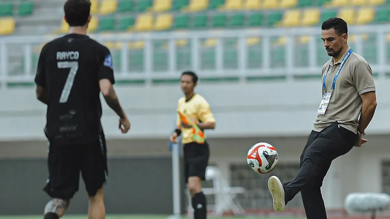Pelatih Persita Tangerang, Carlos Pena