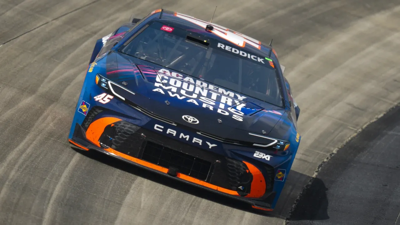 Tyler Reddick mendapatkan posisi start terdepan berdasarkan klasemen poin sementara NASCAR Cup Series. (Foto: AP)