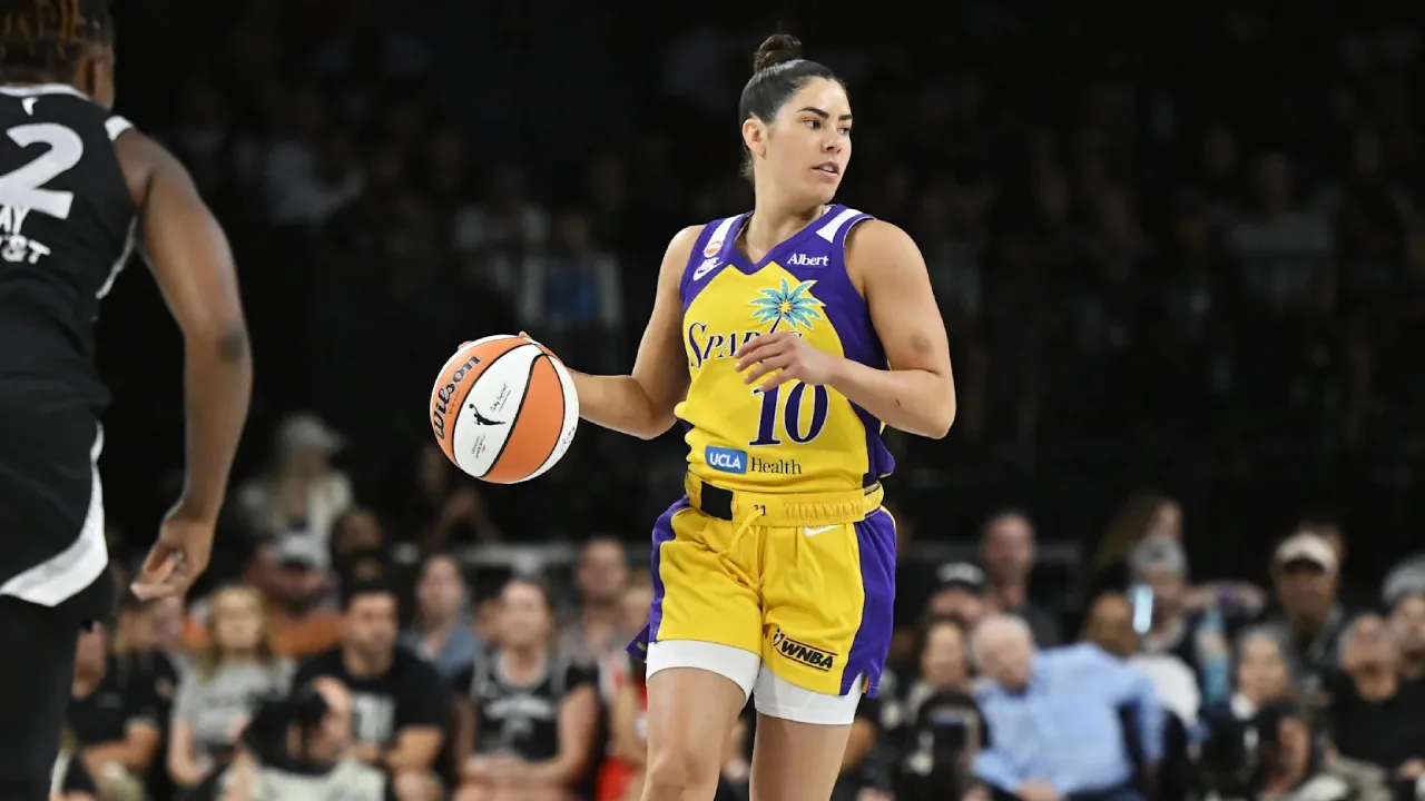 Kelsey Plum Antar Los Angeles Sparks Menang atas Juara Bertahan Aces
